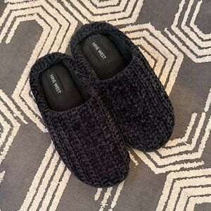 Nine West Textured Black Slippers